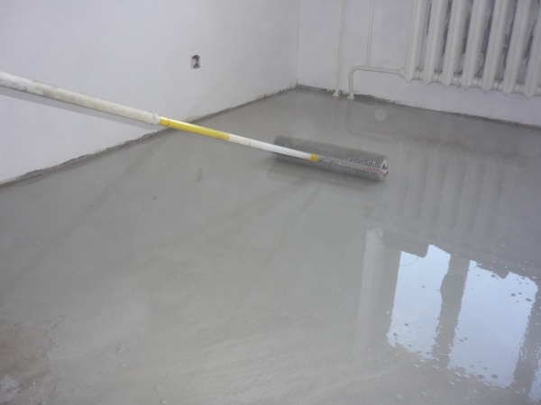 Как нанести эпоксидную краску по бетону?